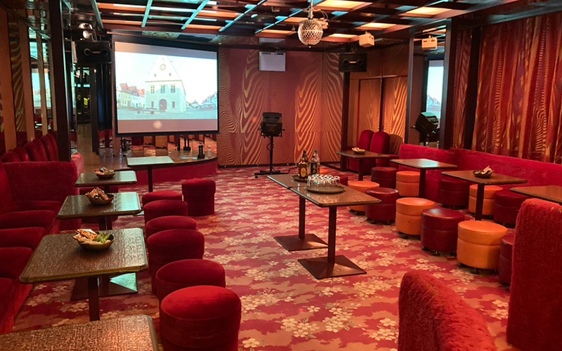 カラオケサロン 赤い華